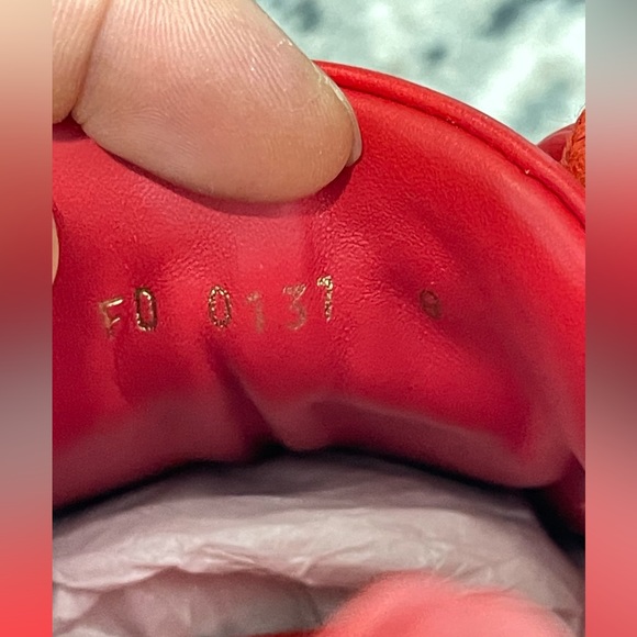 Louis Vuitton x SUPREME Red Sneakers - Picture 7 of 7